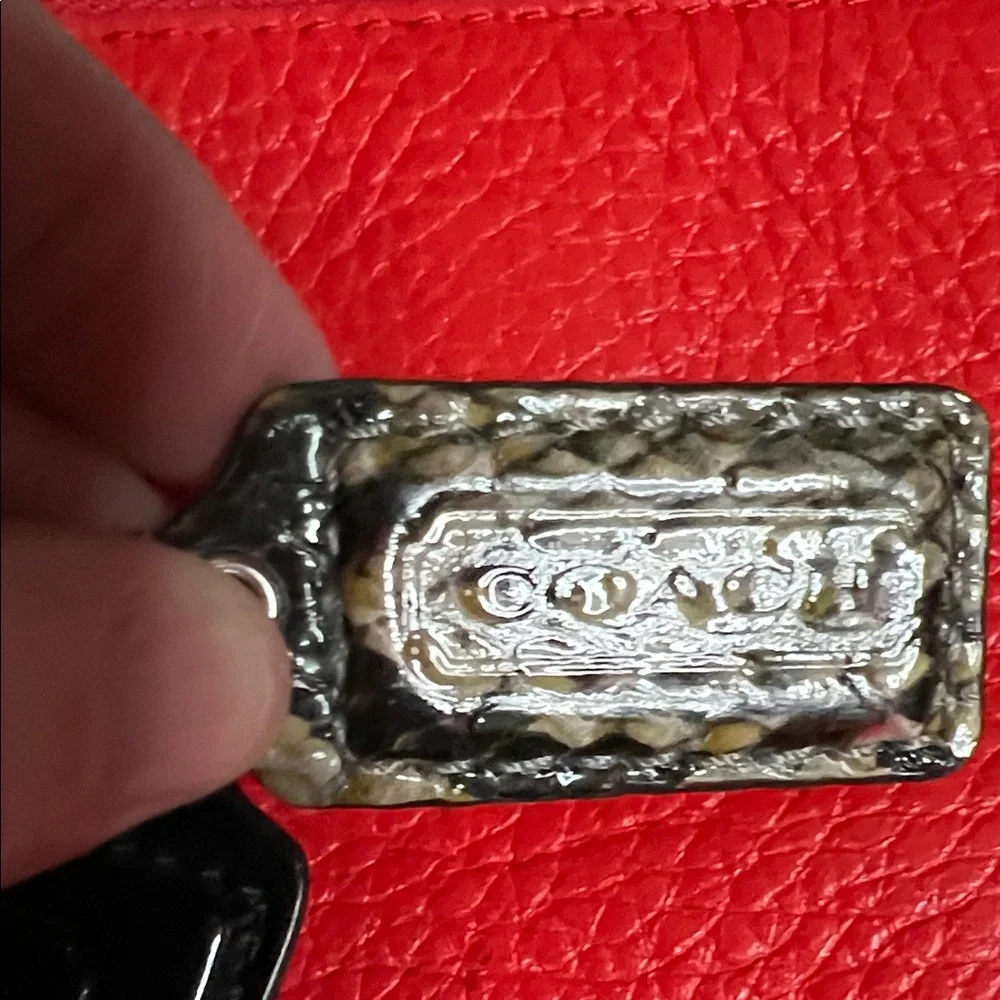 Coach Black Leather hangtag with a hard to find Snakeskin hangtag - Picture 2 of 4